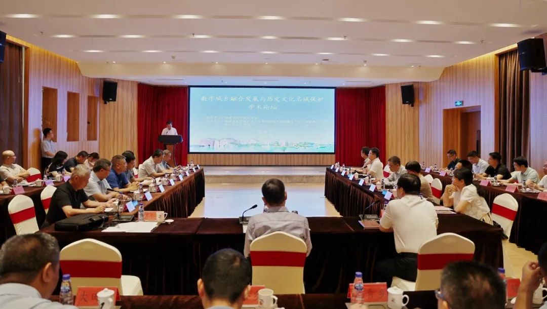 ���Ű��������롰���ֳ����ں���������ʷ�ļ����Ǳ���������ѧ����̳